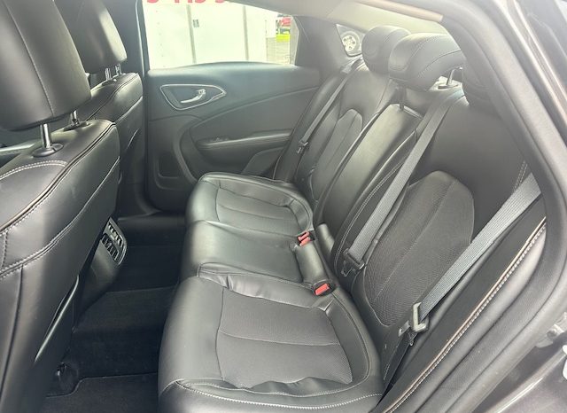 2015 Chrysler 200 full