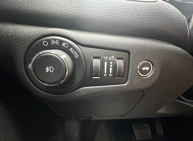 2015 Chrysler 200 full