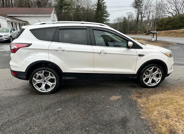 
								2017 Ford Escape Titanium full									